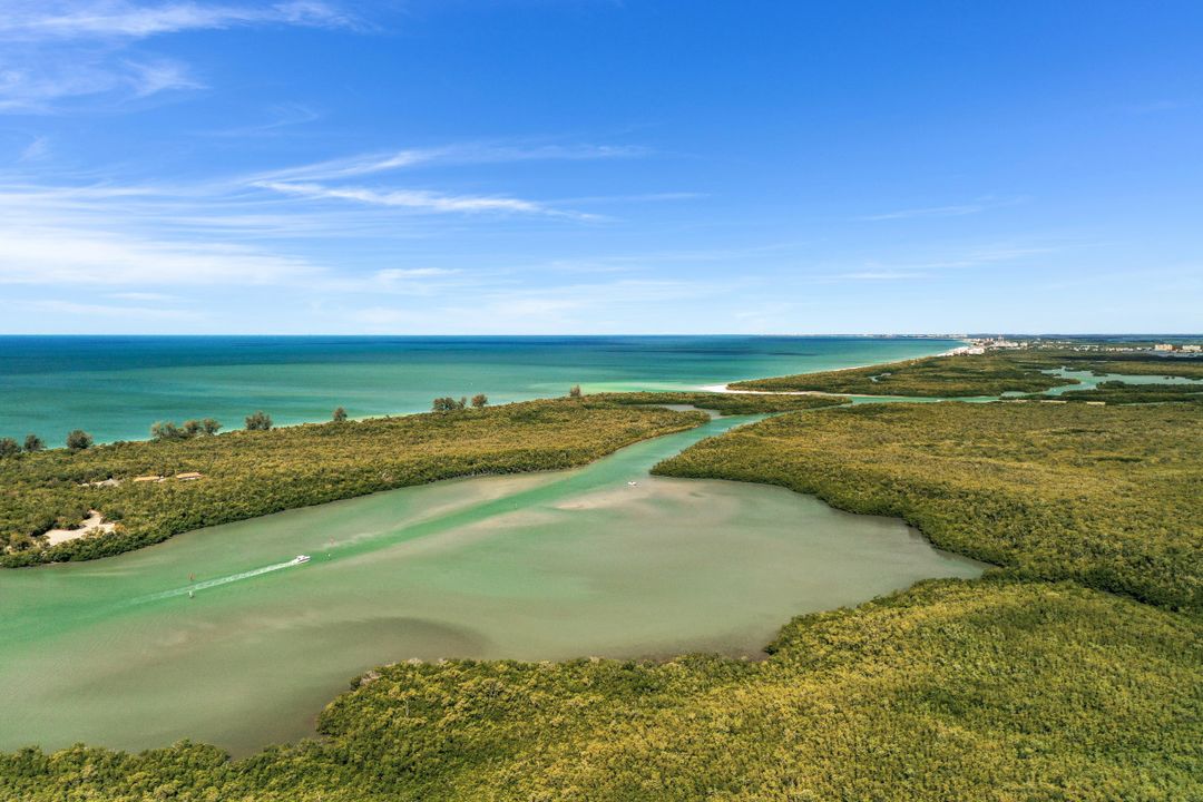 295 Grande Way #404, Naples, FL 34110