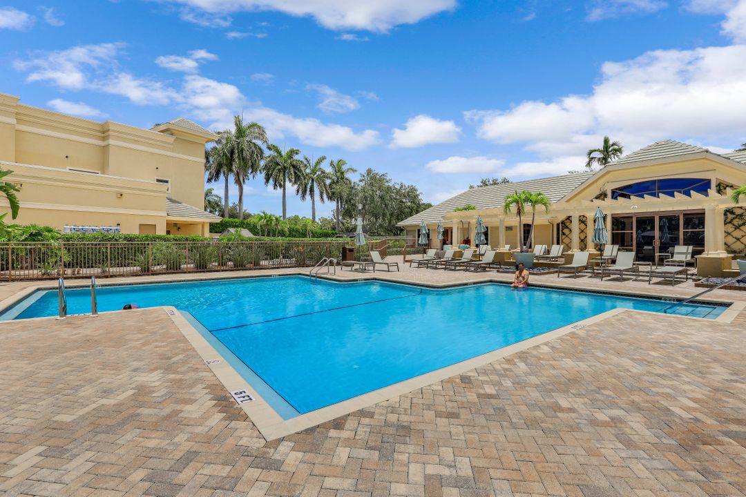 1818 Leamington Ln, Naples, FL 34109