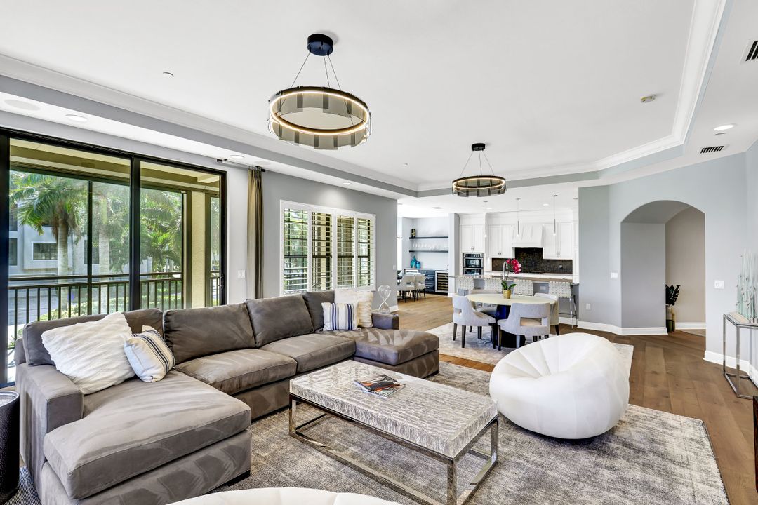 2538 Marquesa Royale Ln  #102, Naples, FL 34109