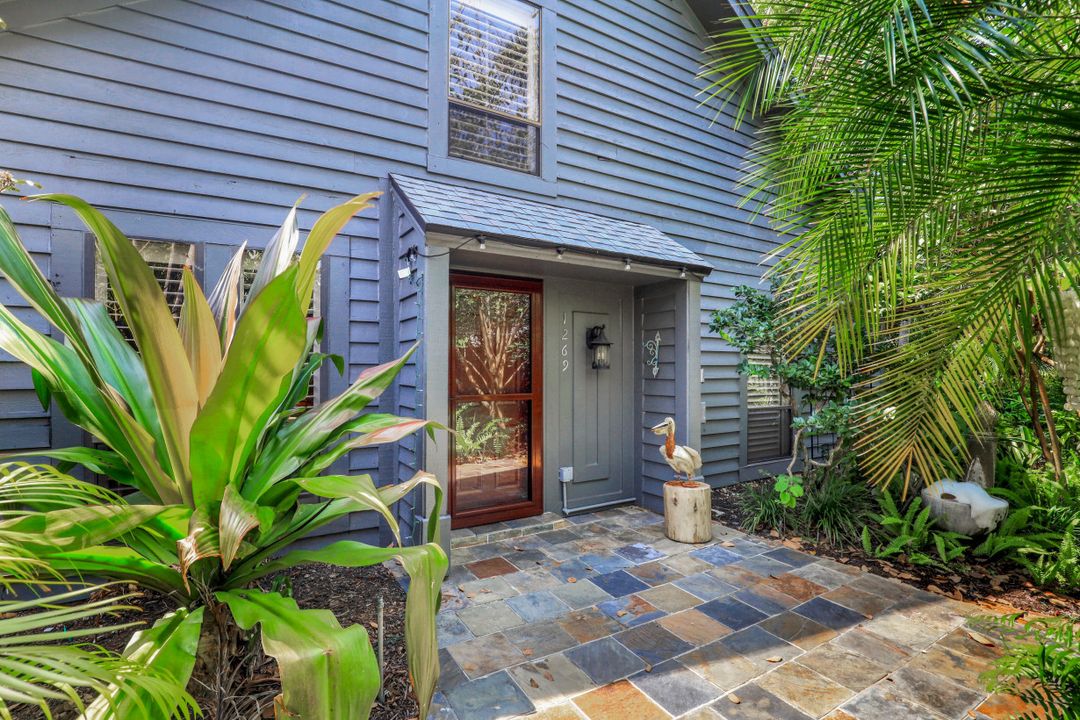 1269 Solana Rd #E-3, Naples, FL 34103