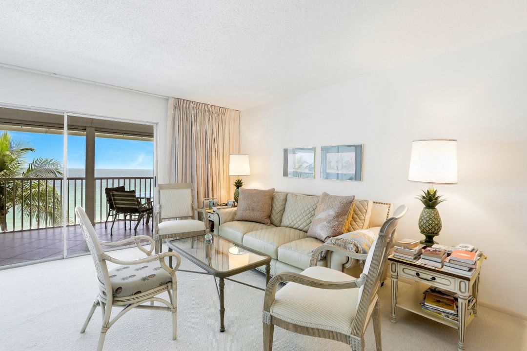 10573 Gulf Shore Dr #304, Naples, FL 34108