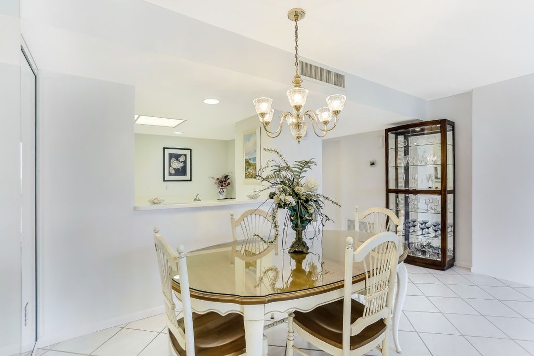 17 Bluebill Ave #305, Naples, FL 34108