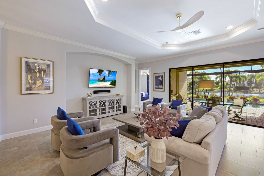 9243 Rialto Ln, Naples, FL 34119