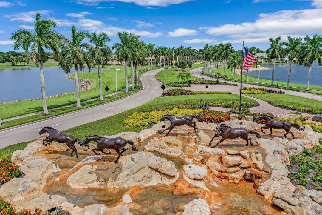 7842 Hawthorne Dr #1701, Naples, FL 34113