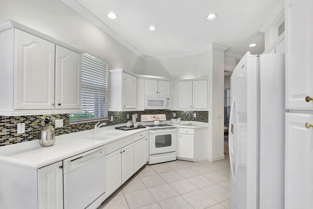 6474 Waverly Green Way, Naples, FL 34110