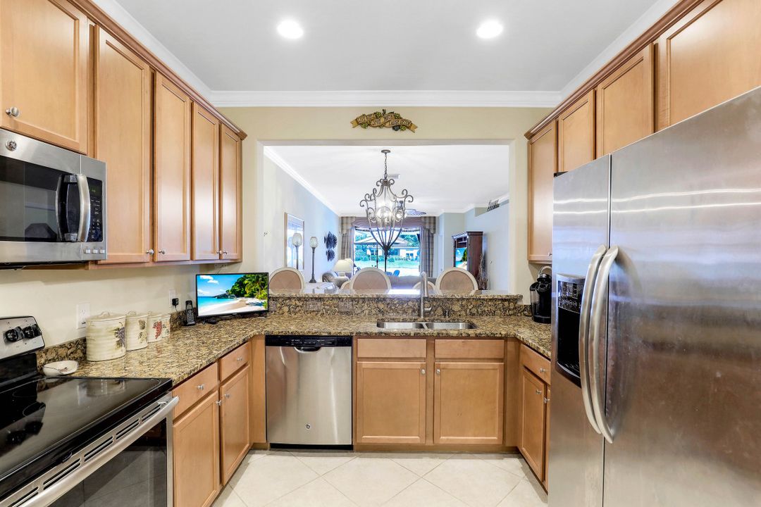 14528 Grapevine Dr, Naples, FL 34114