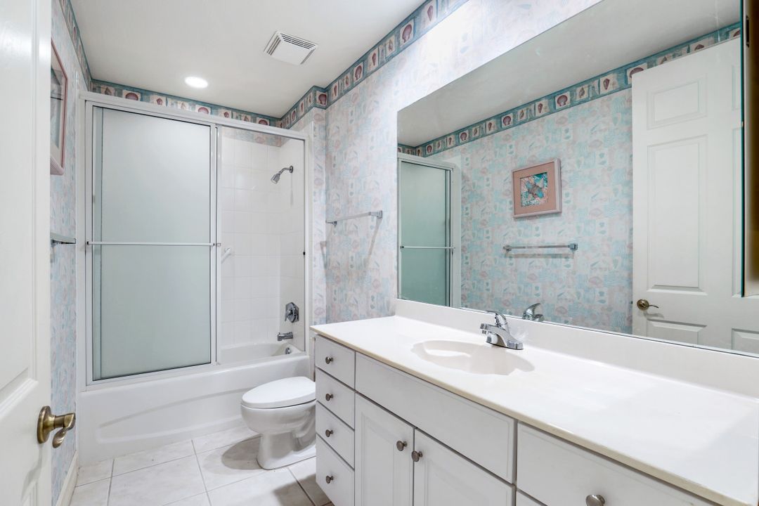 6049 Ashford Ln #202, Naples, FL 34110