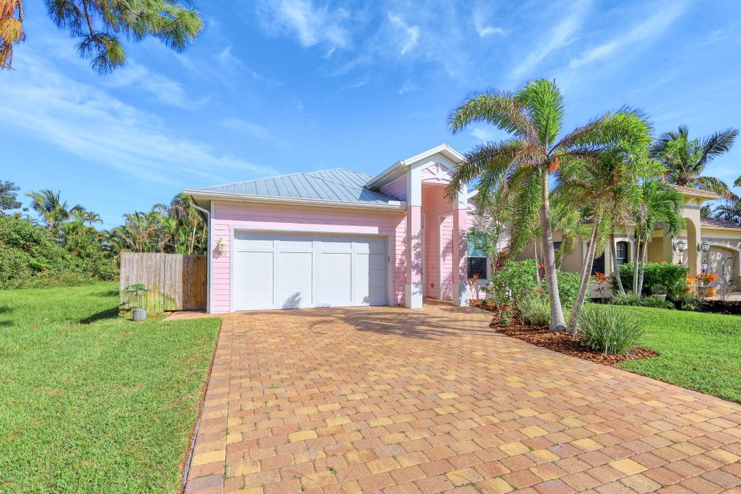721 93rd Ave N, Naples, FL 34108