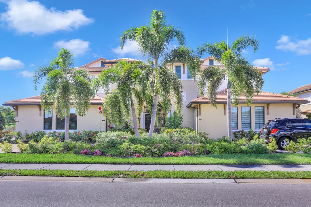 2185 Frangipani Cir, Naples, FL 34120