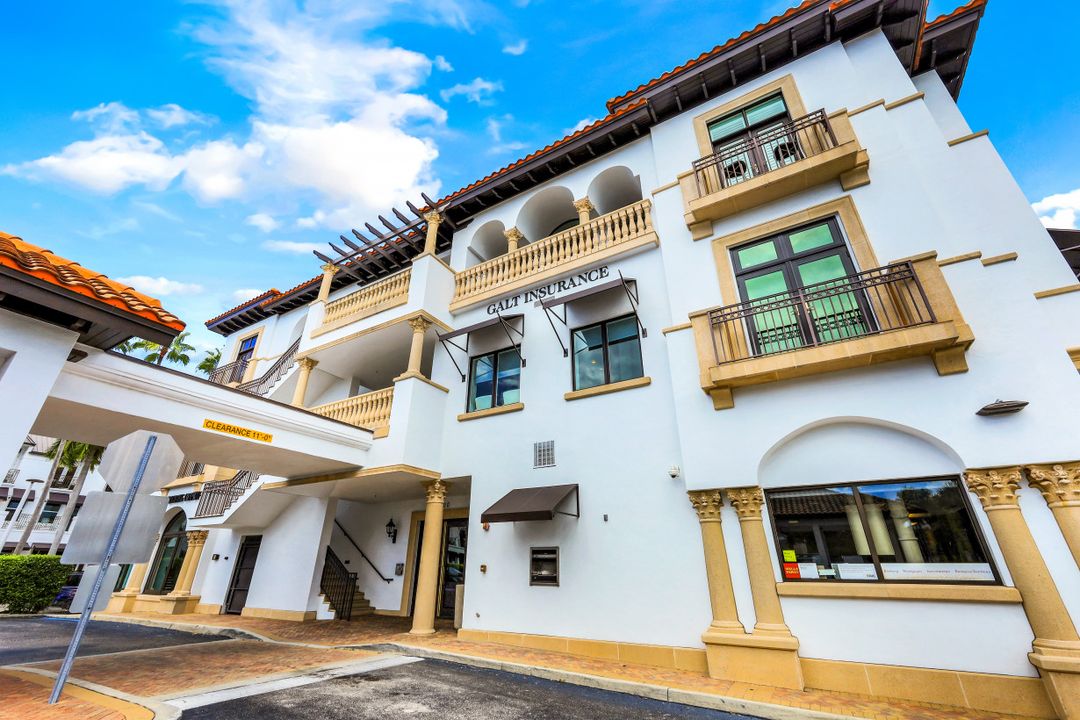 900 5th Ave S #302, Naples, FL 34102