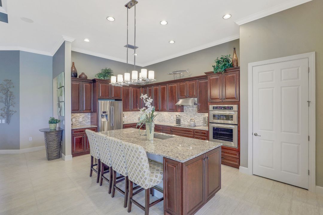 9017 Quarry Dr, Naples, FL 34120