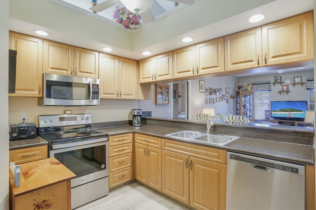 5980 Hidden Oaks Ln, Naples, FL 34119