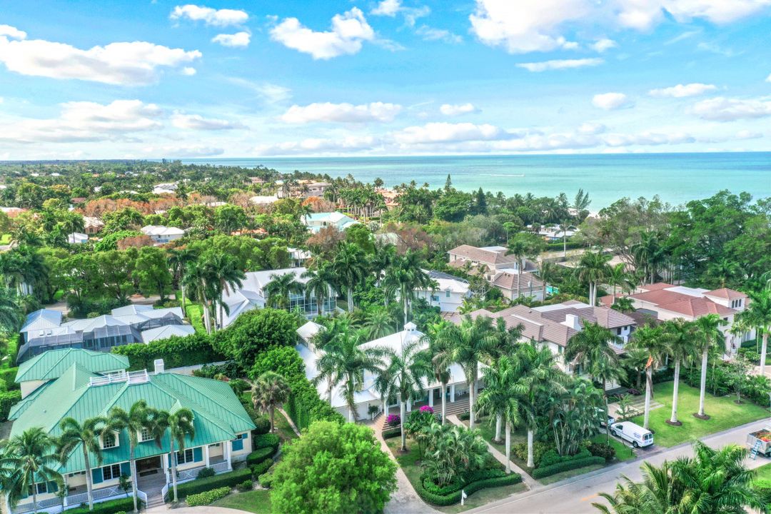 154 4th Ave N, Naples, FL 34102