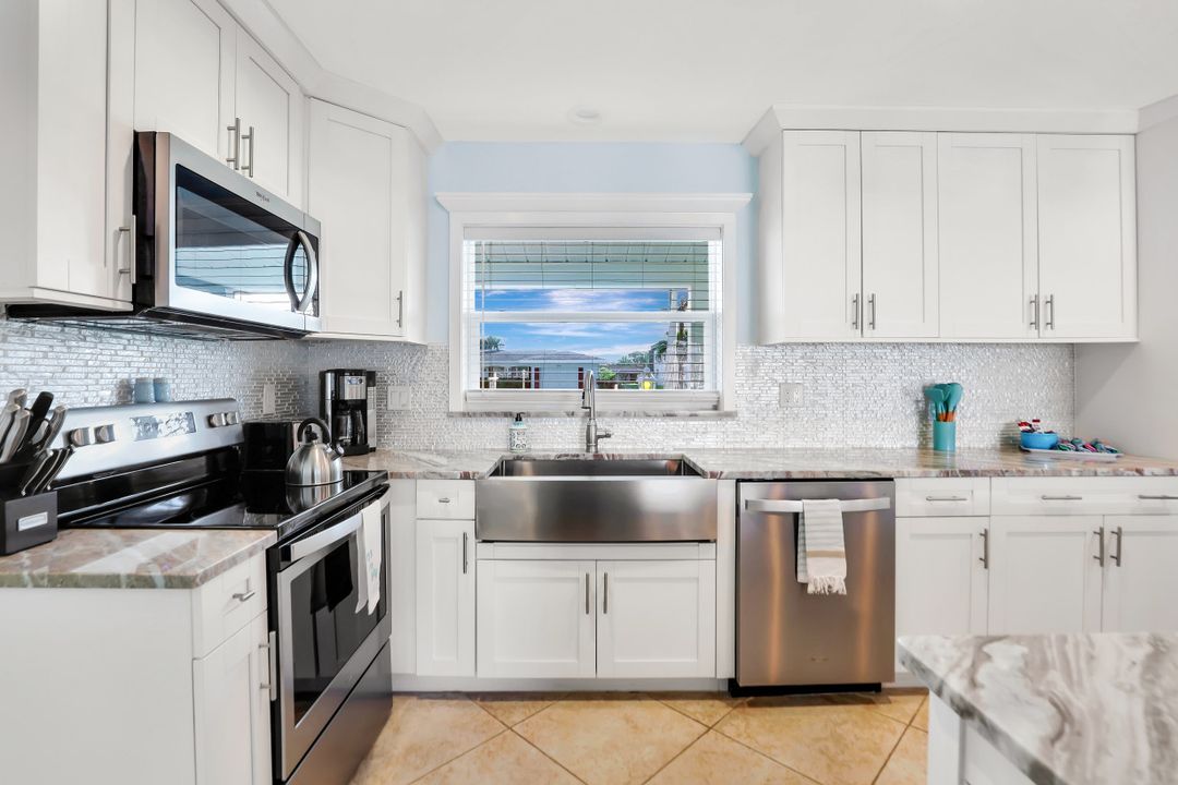 5310 Bayshore Ave, Cape Coral, FL 33904