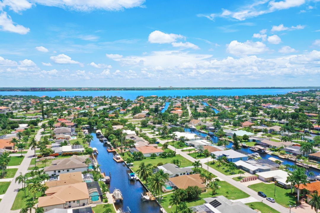 5241 Stratford Ct, Cape Coral, FL 33904