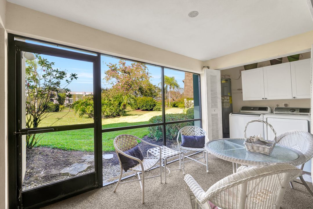 1617 Spoonbill Ln, Naples, FL 34105