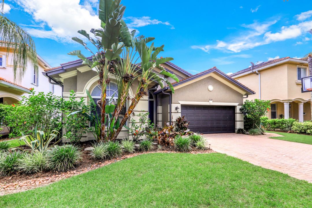 2124 Par Dr, Naples, FL 34120