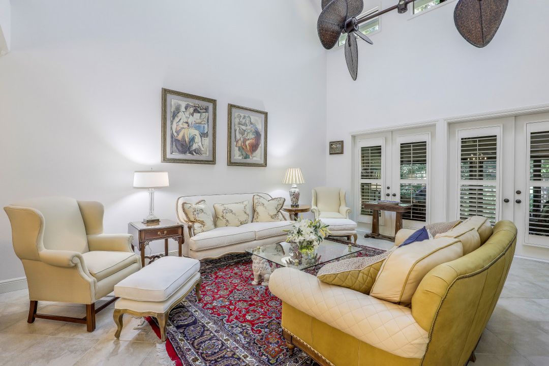 581 Gulf Park Dr, Naples, FL 34108