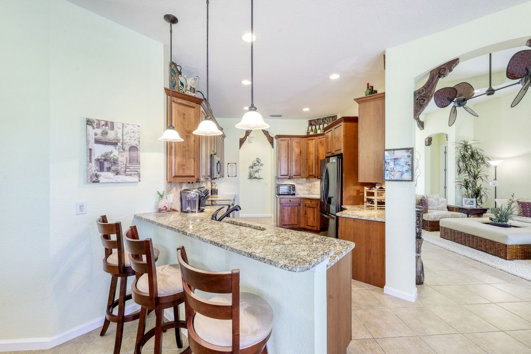 8219 Potomac Ln, Naples, FL 34104