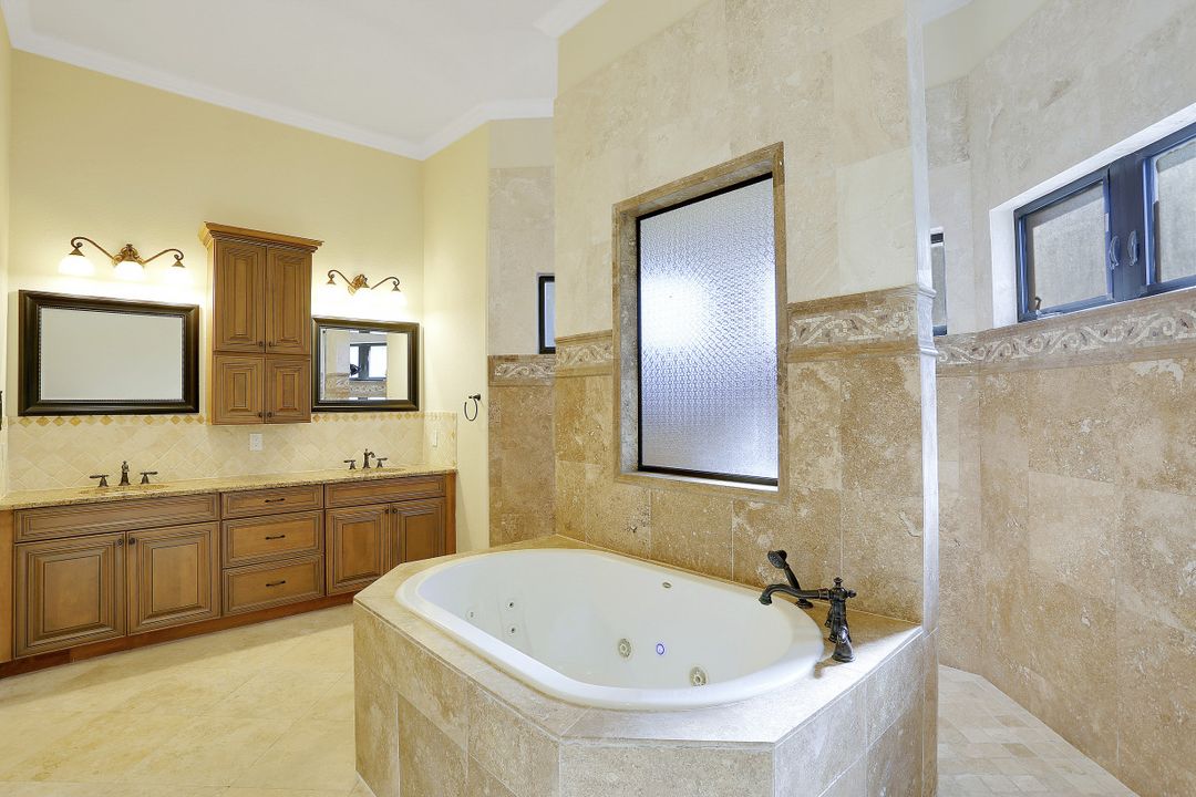 15991 Old Wedgewood Ct, Fort Myers, FL 33908