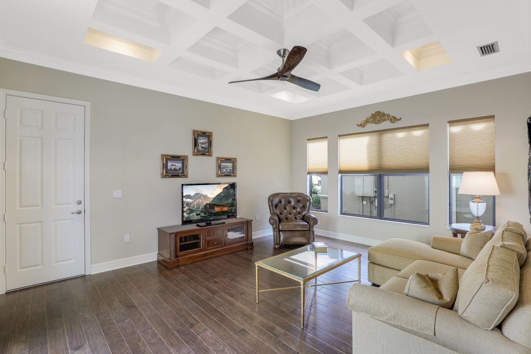 2915 Cinnamon Bay Cir, Naples, FL 34119