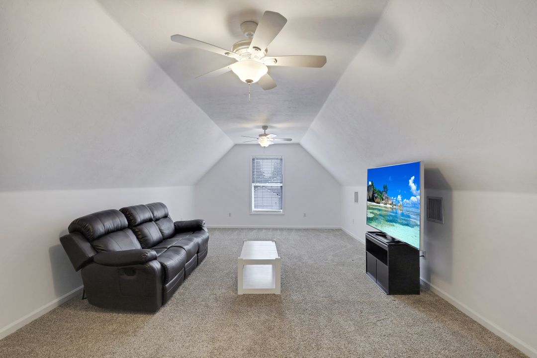 239 Leawood Cir, Naples, FL 34104