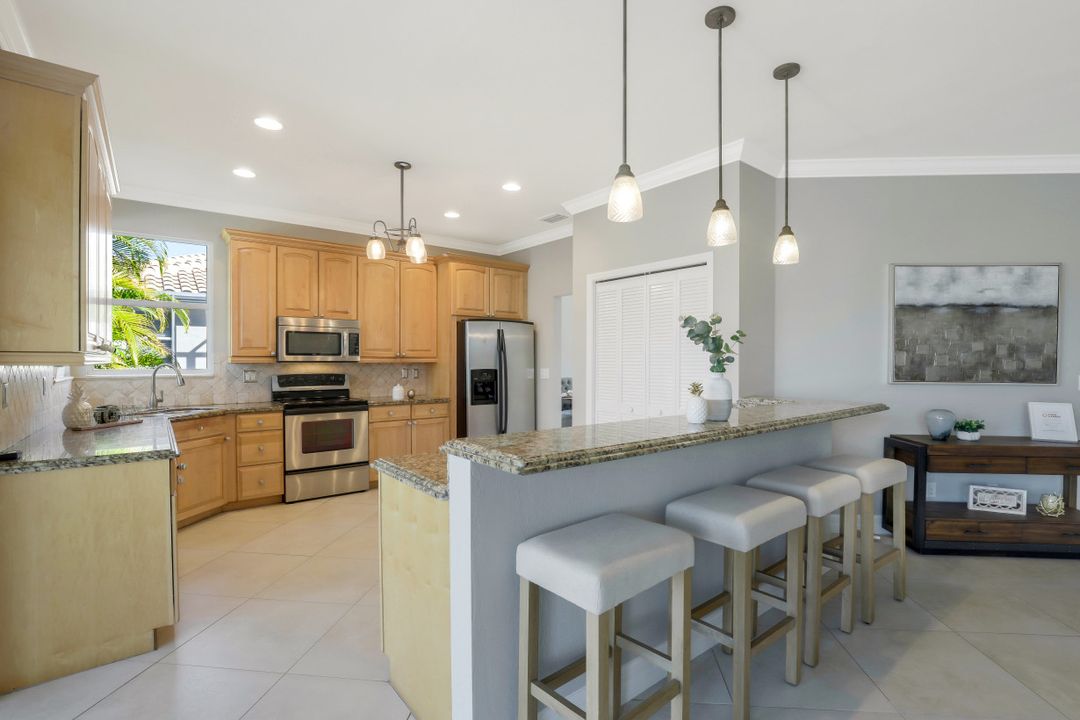 11043 Lakeland Cir, Fort Myers, FL 33913