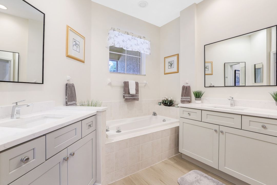 8255 Danbury Blvd #202, Naples, FL 34120
