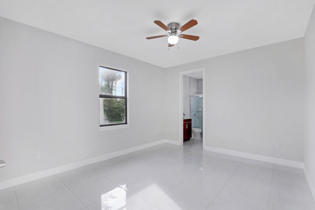 2370 12th Ave NE, Naples, FL 34120