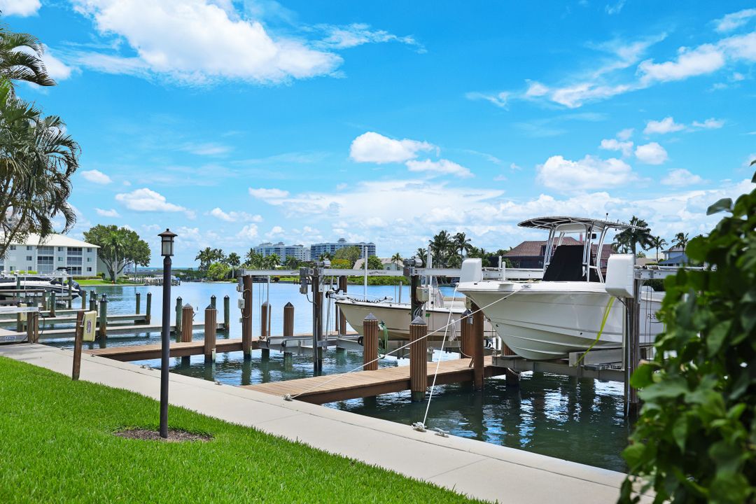 10482 Gulf Shore Dr #231, Naples, FL 34108