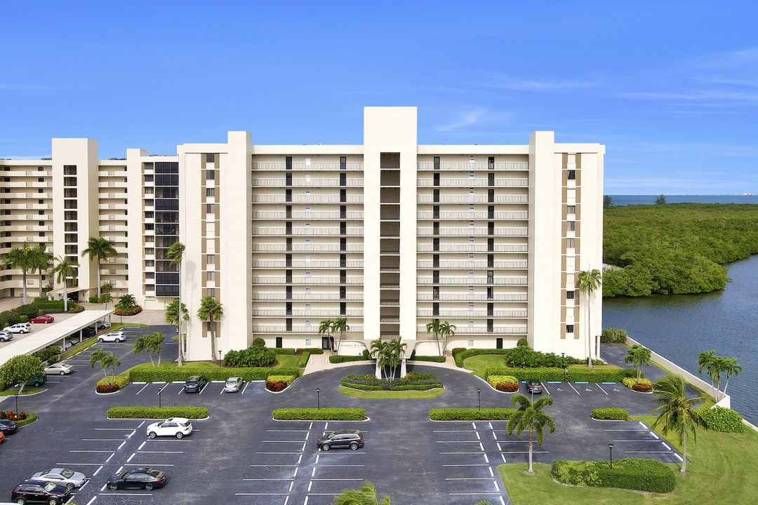 17 Bluebill Ave #104, Naples, FL 34108