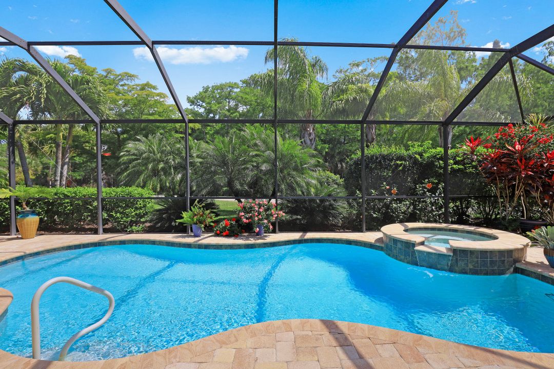 8962 Quarry Dr, Naples, FL 34120