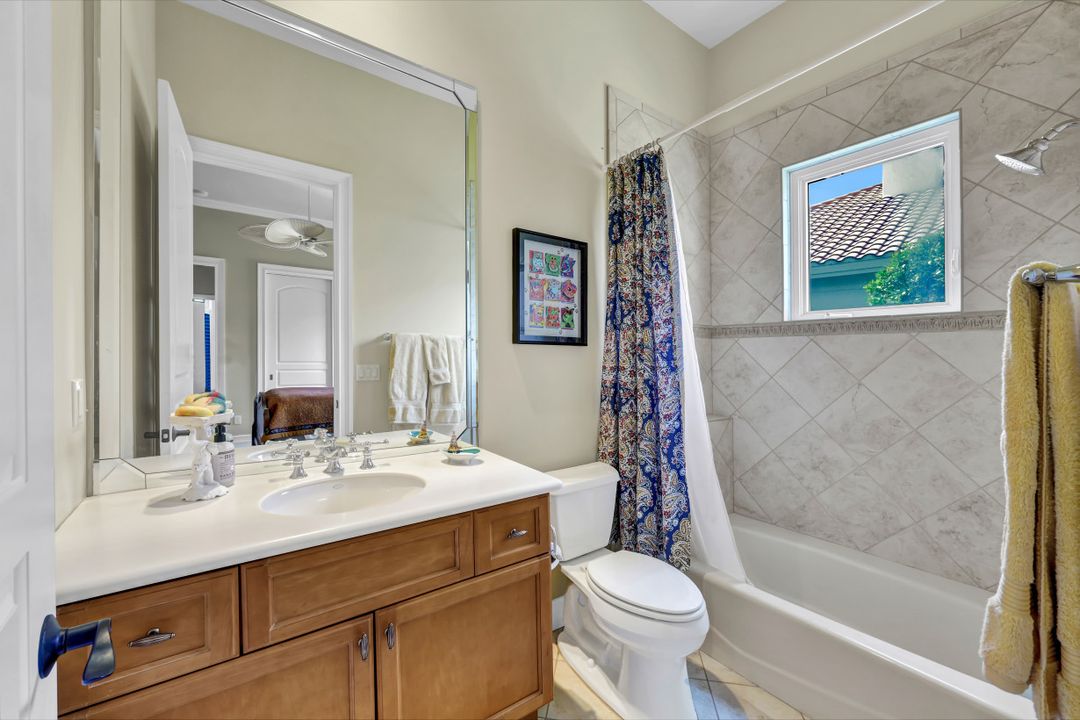 18020 Via Bellamare Ln, Miromar Lakes, FL 33913