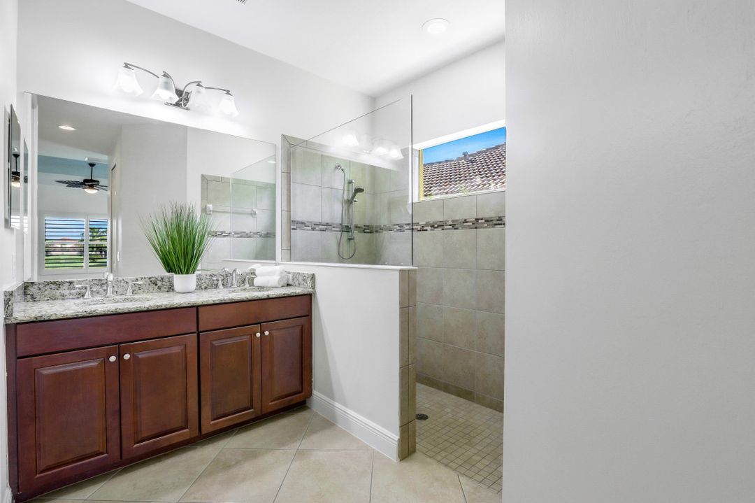 14559 Grapevine Dr, Naples, FL 34114