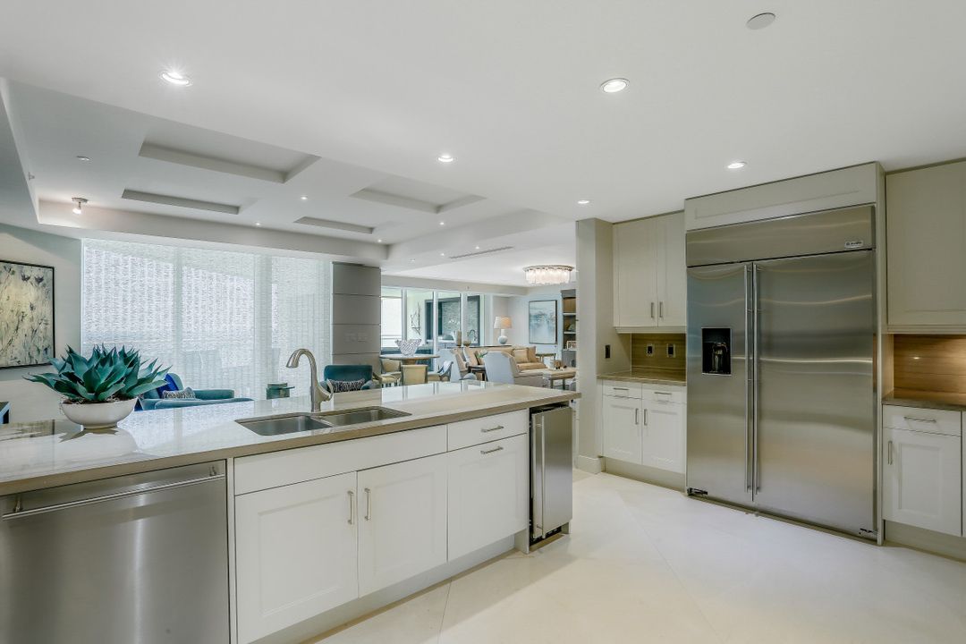 11125 Gulf Shore Dr #701, Naples, FL 34108