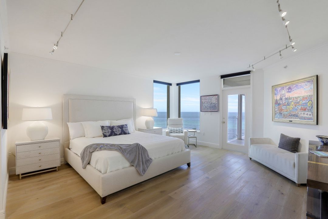 20 Seagate Dr #702, Naples, FL 34103