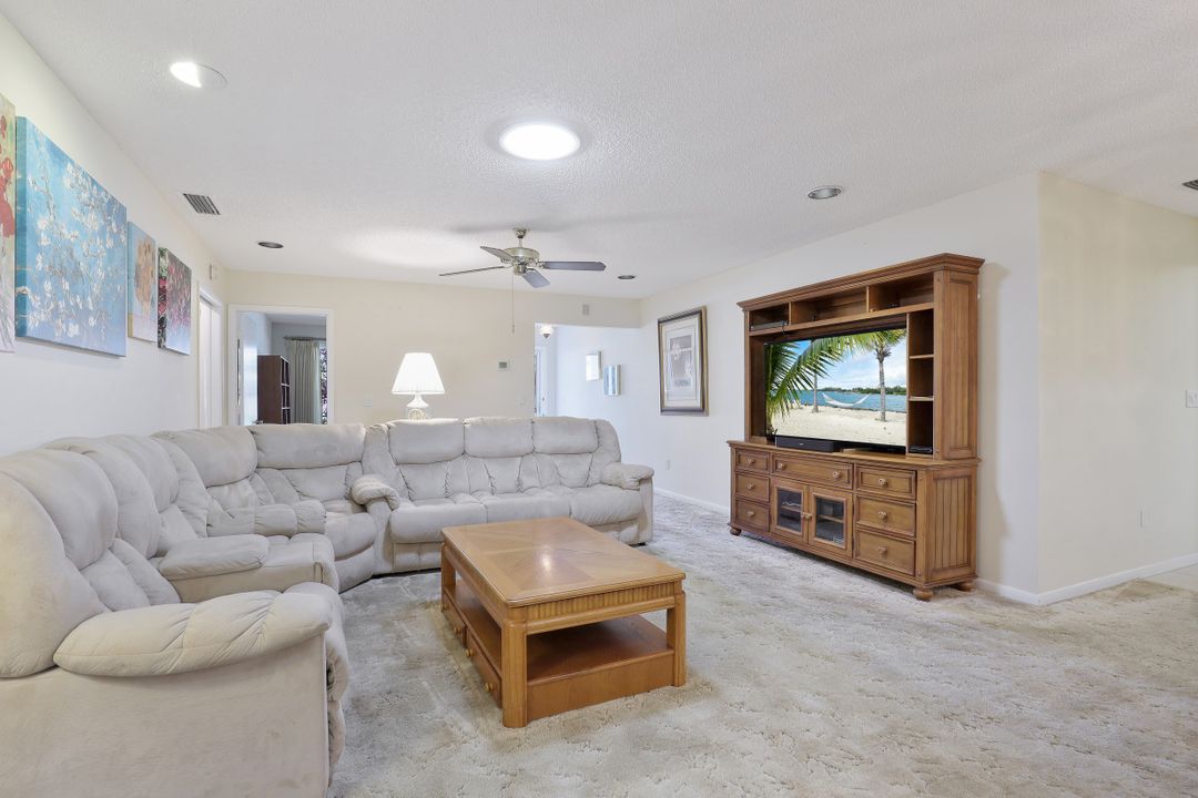1250 Arcola Dr, Fort Myers, FL 33919