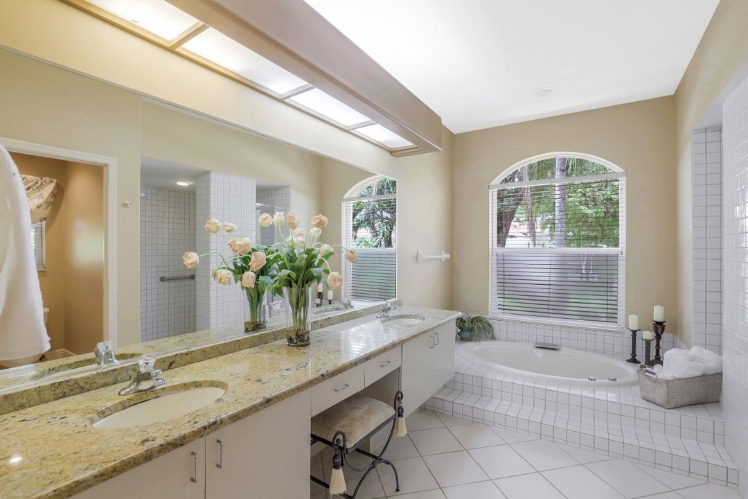 3950 Lakemont Dr, Bonita Springs, FL 34134