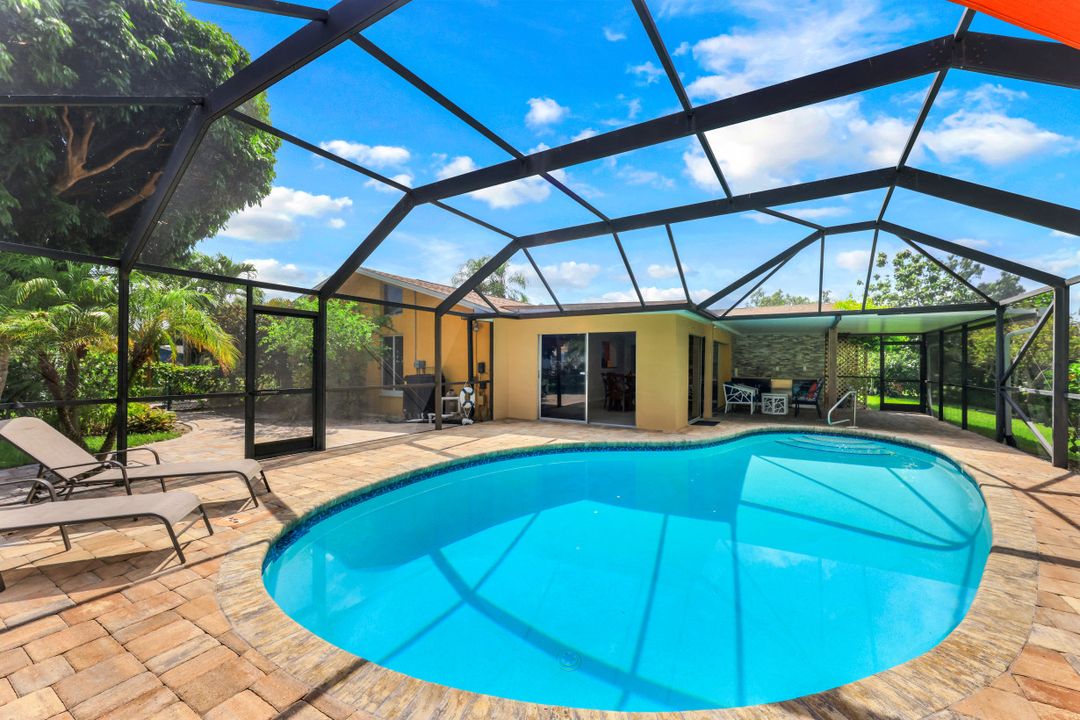 1068 Lake Shore Ct, Naples, FL 34103