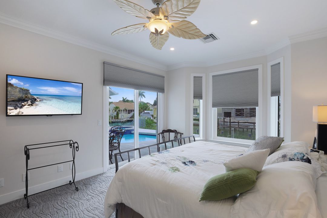 470 Maunder Ct, Marco Island, FL 34145