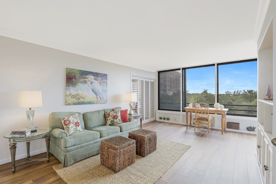 5555 Heron Point Dr #402, Naples, FL 34108