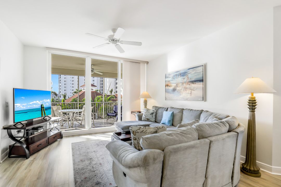 460 Launch Cir #304, Naples, FL 34108