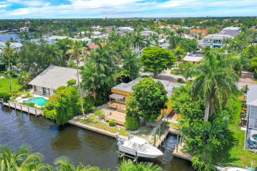 635 15th Ave S, Naples, FL 34102