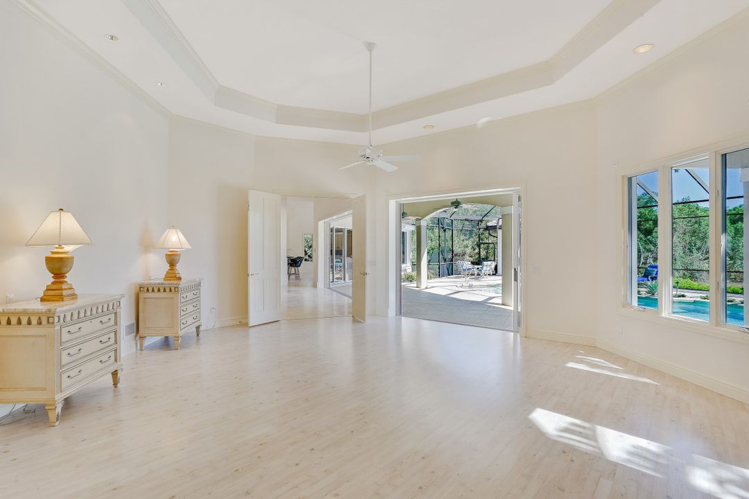 969 Barcarmil Way, Naples, FL 34110