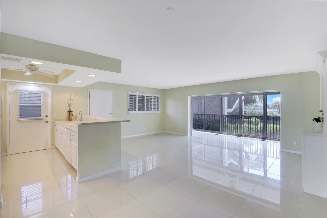 222 Harbour Dr #104, Naples, FL 34103