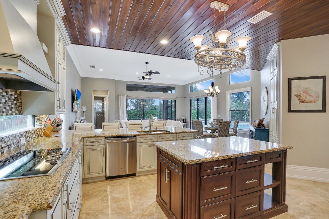 2934 Cinnamon Bay Cir, Naples, FL 34119