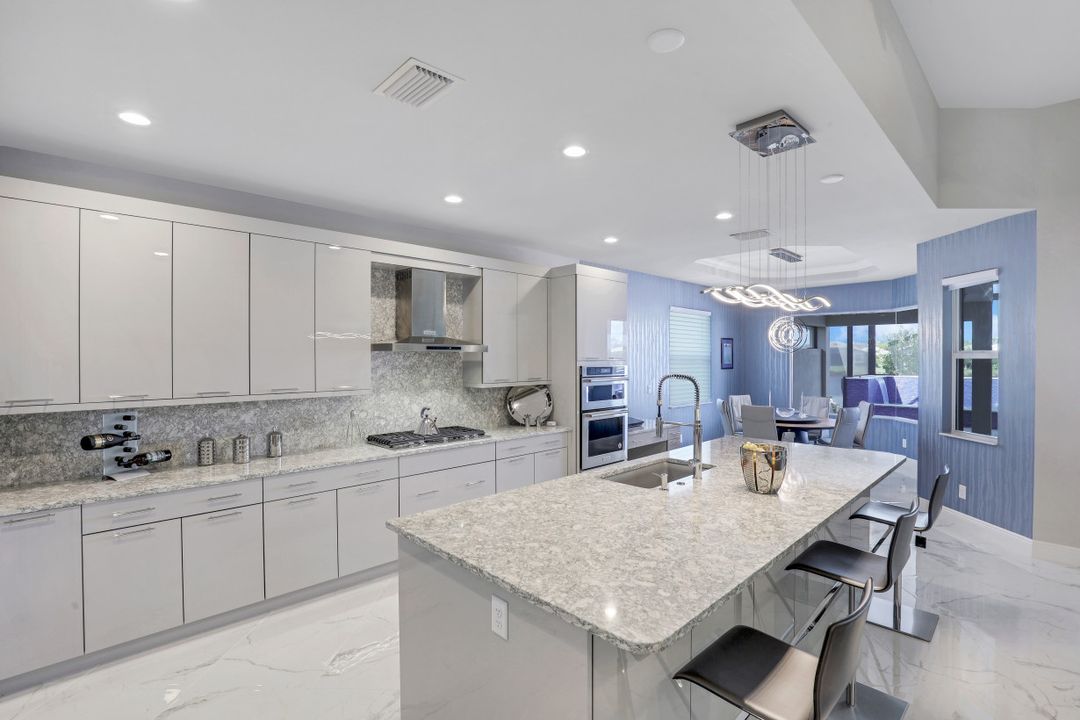 8961 Mustique Ln, Naples, FL 34114