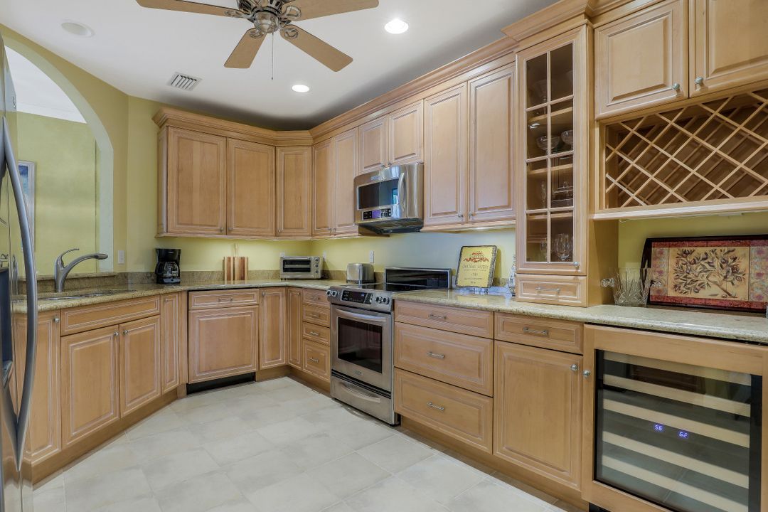 6525 Valen Way #202, Naples, FL 34108