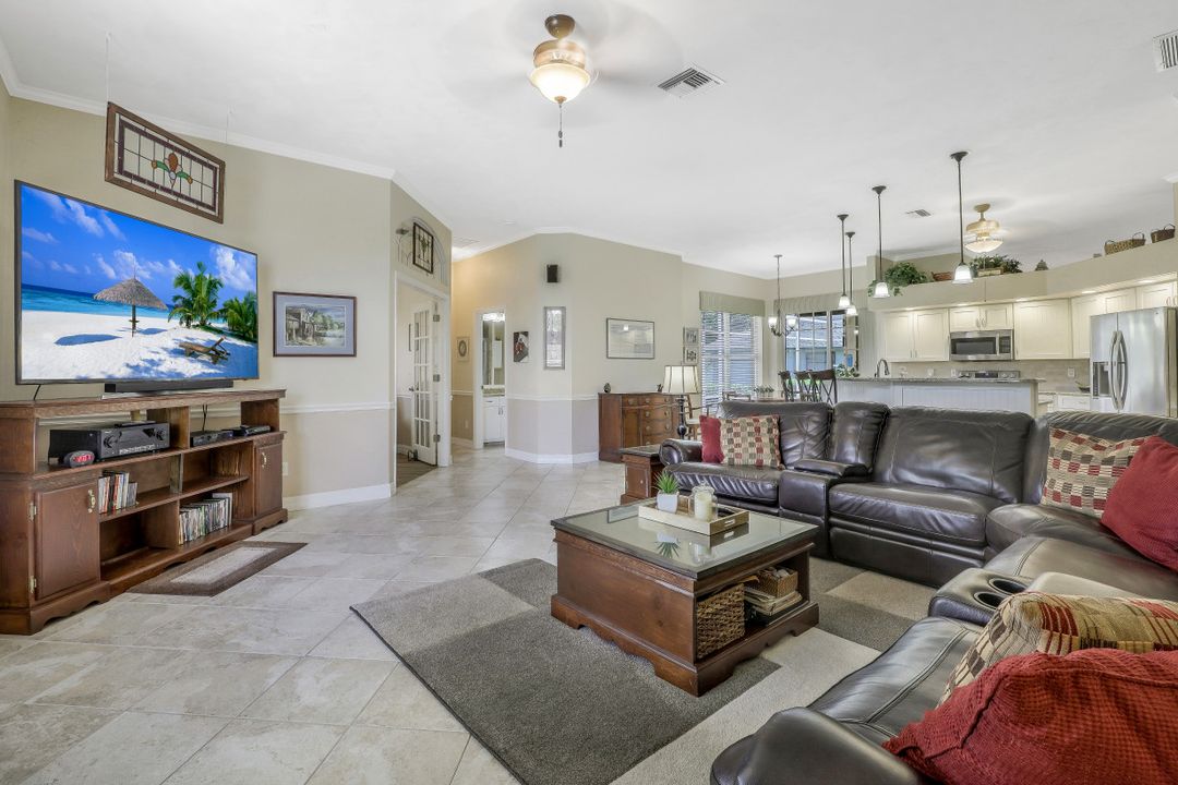 6705 Highland Pines Cir, Fort Myers, FL 33966