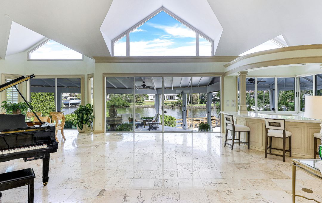 925 Spyglass Ln, Naples, FL 34102